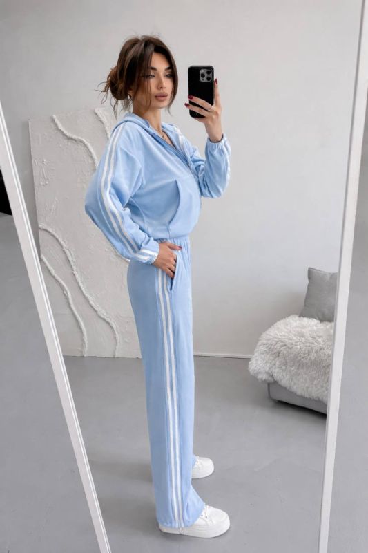 Велюровый костюм