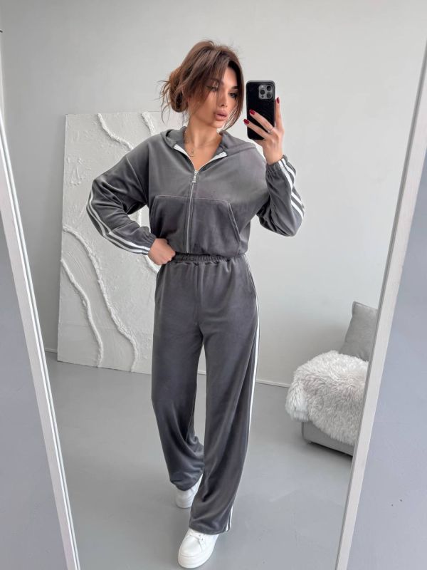 Велюровый костюм