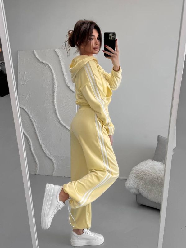 Велюровый костюм