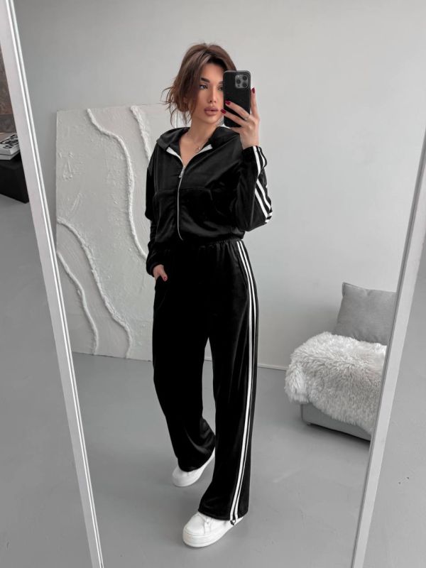 Велюровый костюм