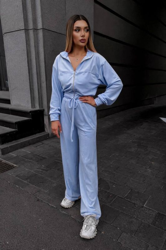 Велюровый костюм