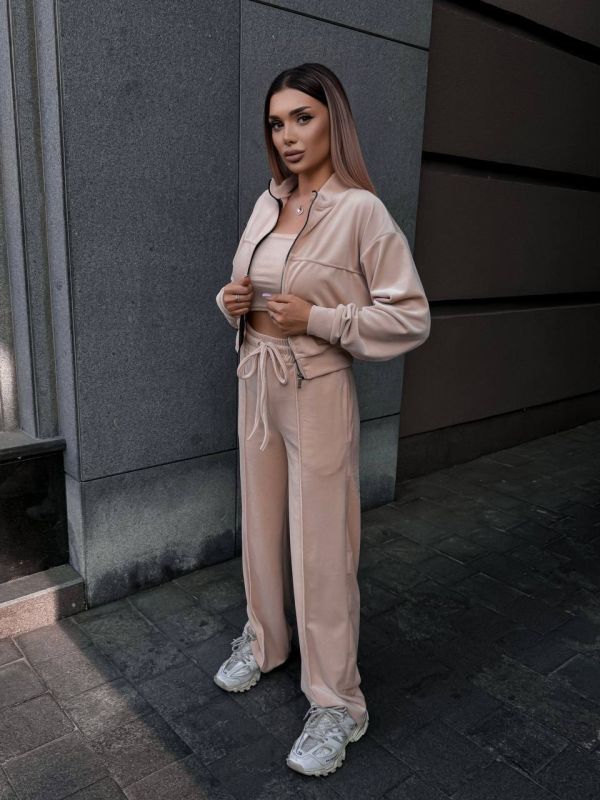 Велюровый костюм