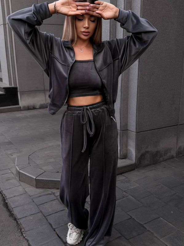 Велюровый костюм