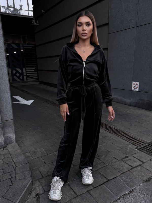 Велюровый костюм