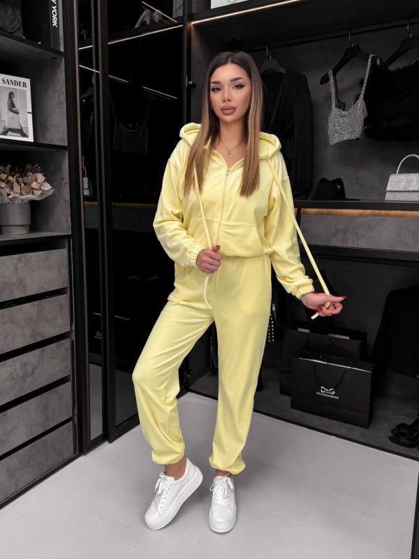 Велюровый костюм