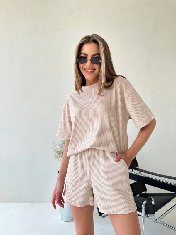 Костюм з шортами