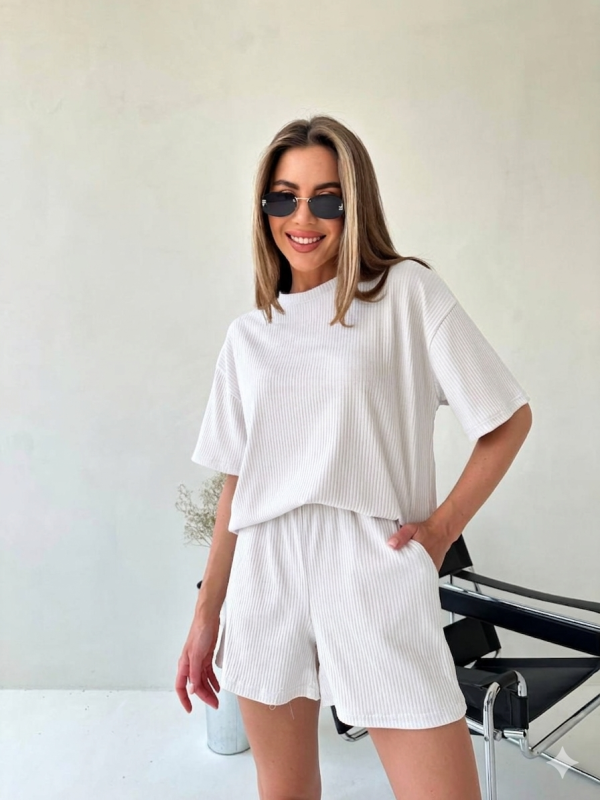 Костюм з шортами