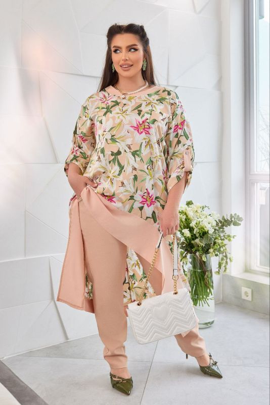 112112 Костюм " ЛІЛІЯ " Тканина: Армані шовк високої якості + вставка з софта. Штани з костюмки діагональ. Додаткові характеристики: Сезон: весна, літо, осін