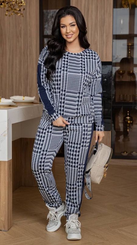 Розпродаж!Костюм з щільного трикотажу джерсі,(бавовна0