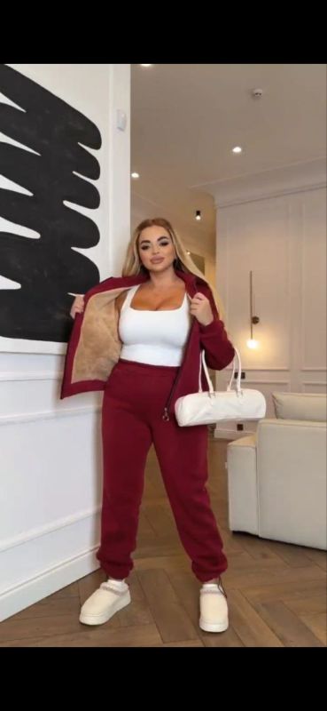 Акційна ціна Теплий костюм - з підкладом Teddi Тканина: трьонитка з начосом, куртка має підклад Тeddi Штанці прямого крою- мають регулятори( є можливість трансформувати в джогери) Обхват грудей 110/120/130 Штанці Довжина 102/103/104 Об 110/120/130