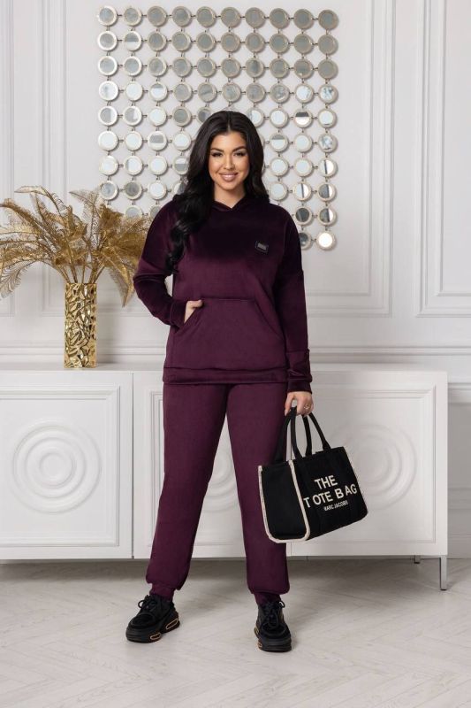 костюм з щільного велюру