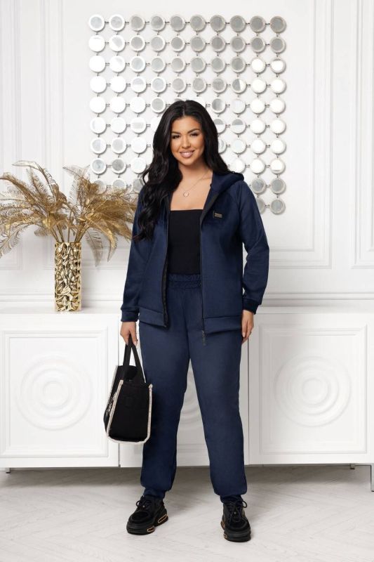 костюм з щільного велюру